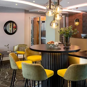 Leonardo Boutique Center Hotel